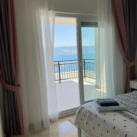 4+1 With Private Pool And Garage * Milas