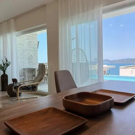 4+1 With Private Pool And Garage Milas