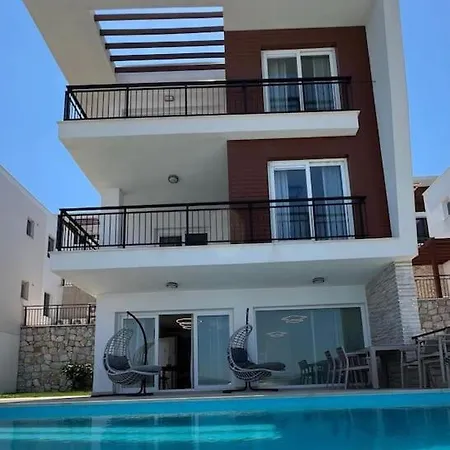 4+1 With Private Pool And Garage *