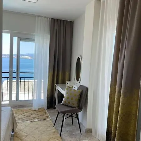 4+1 With Private Pool And Garage Milas