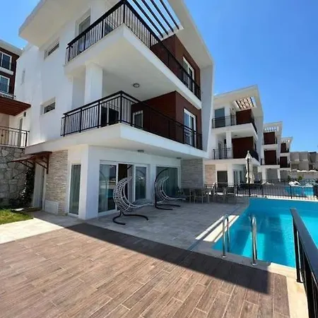 4+1 With Private Pool And Garage 别墅