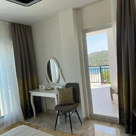 Villa 4+1 With Private Pool And Garage Milas