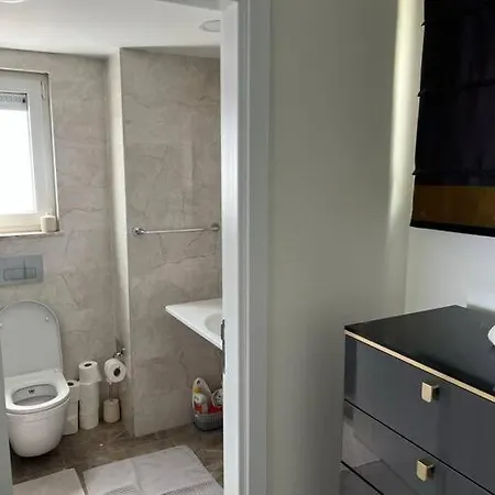 4+1 With Private Pool And Garage 别墅 *