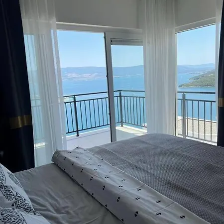 Villa 4+1 With Private Pool And Garage Milas