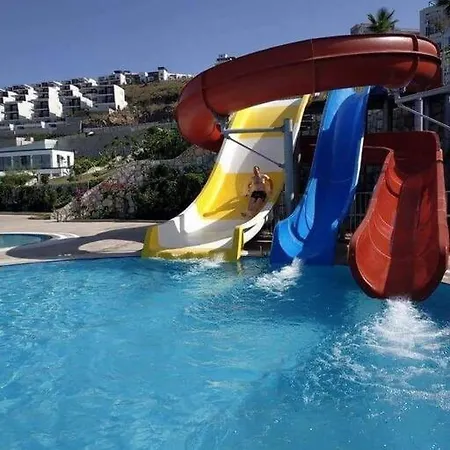 4+1 With Private Pool And Garage