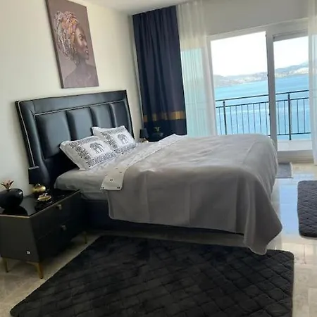 4+1 With Private Pool And Garage