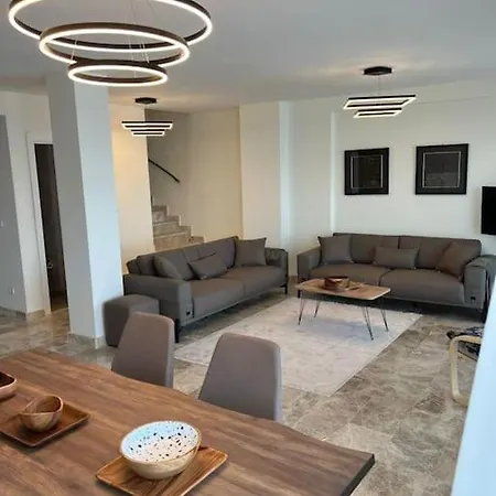 4+1 With Private Pool And Garage Milas