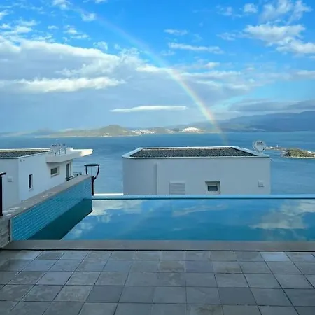 Villa 4+1 With Private Pool And Garage Milas